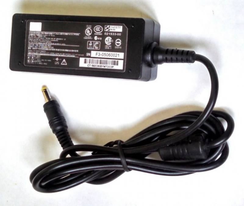 Cargador Generico para Laptop HP de 19V 1.58A Conector de 4.0mm X 1.7mm