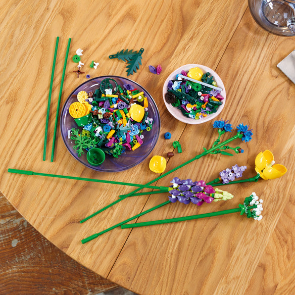 LEGO Creator Expert 10313 - Ramo de Flores