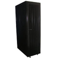 GABINETE DE PISO DE NEWLINK 42RU  78", PUERTA VENTILADA, ABANICO Y REGLETA DE 6 OUTLES